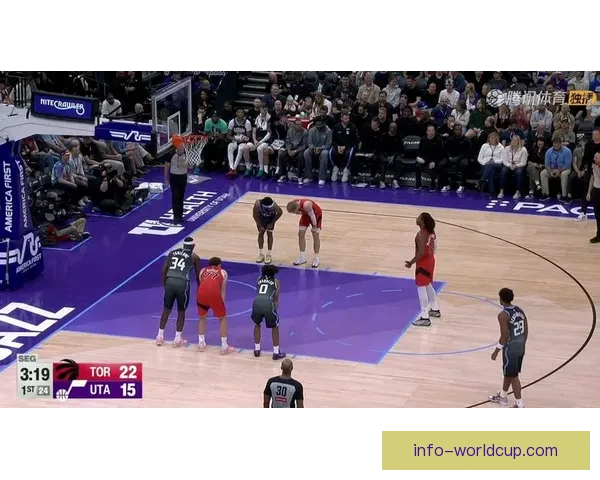 富尔茨迎来猛龙生涯首秀 接巴恩斯精准助攻命中首球